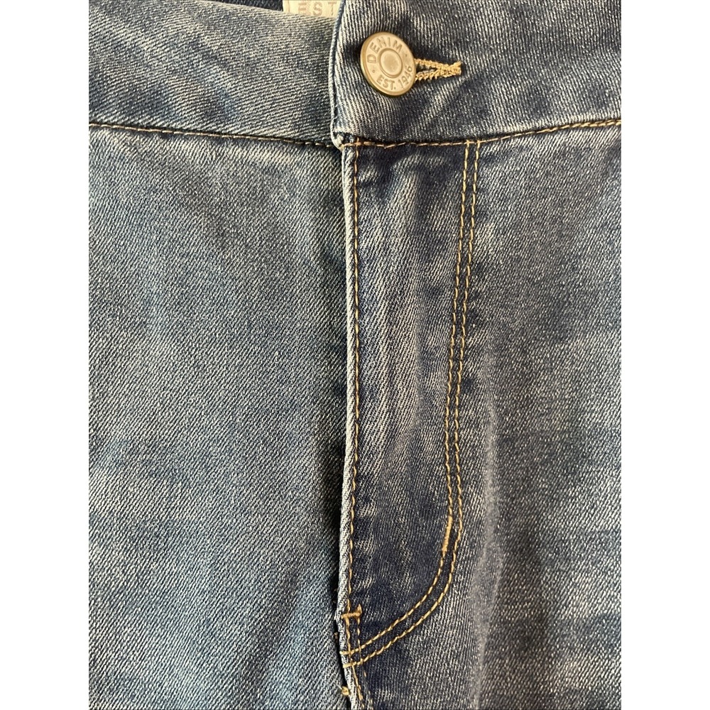 Cato Denim Jeans Womens 14 Mid Rise 34W Blue Raw Hem Crop Straight Leg - Picture 4 of 12